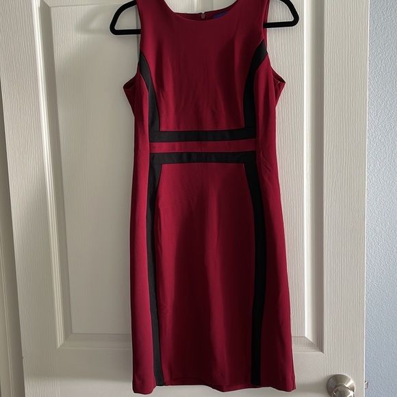 🎉 2X HOST PICK 🎉 Wine color Colorblock sheath sleeveless stretch dress - NWT - Picture 3 of 12